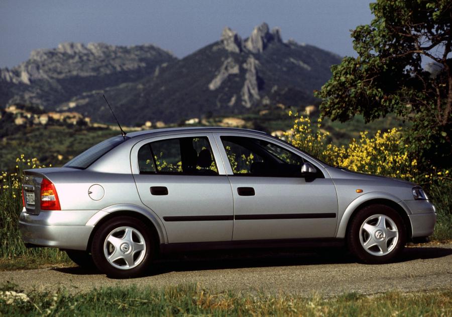  Opel Astra Sedan 1998 года  (фото 7 из 21)
